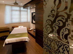 Renaissance Kuala Lumpur Hotel & Convention Centre