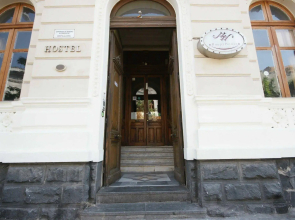 Happy House Hostel