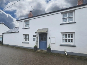 Church Cottage West Down, Sleeps 6-7, Dog Friendly