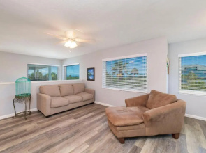 Luxury Ocean Blue beach house- 3 bed room Dog friendly
