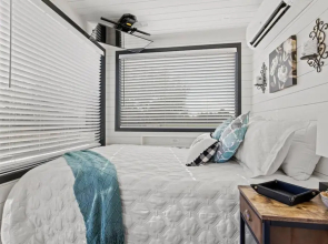 New Wilderness Hideout-cozy Container Home