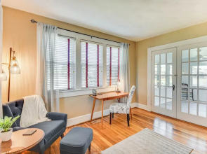 Charming Smithfield House: Walk to Downtown!