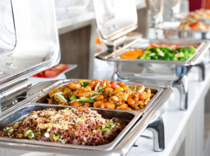 Maple Leaf Hotel & Apartment