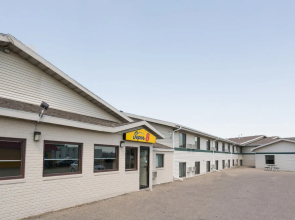 Super 8 Fargo/I-29/West Acres Mall