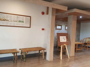 Boutique Poo-Yai Lee