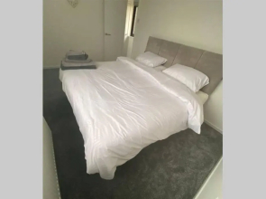 Newly Refurbished Beautiful Location 1 Bedroom Residential House sleeps 4