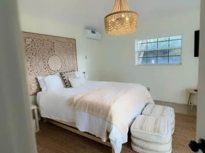 13 Queen Size Bedroom Near the Beach Pet Friendly