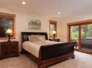 Donner Ridge by Avantstay Minutes to Skiing Deck Ping Pong Pool Table