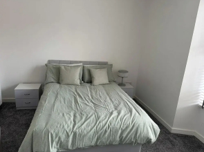 Central 3-bed Seaside Apartment - Sleeps 5