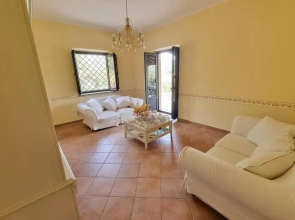 Villa in 8 Ettari di Campagna, a 20' Dal Mare