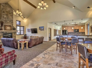 Downtown WP Condo w/ Pool: Steps to Concert Venue!