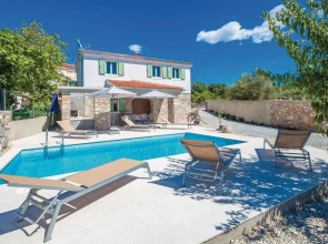 Spacious two bedroom house in Malinska
