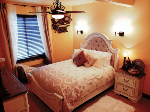 Chateau du Pikes Peak, a Tuscany Retreat
