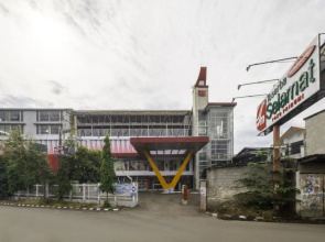 Capital O 1973 Guest House Toserba Selamat Syariah Pelabuhan Ratu