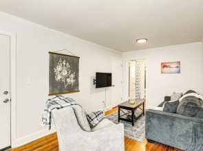 7 Mi to Dtwn: Apt w/ Spacious Yard in Nashville