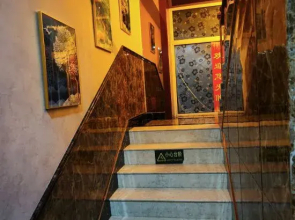 Yichun Hongmeiqi Express Hotel