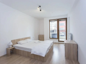 Bright 1bdr Apartment Near Center - Free Parking