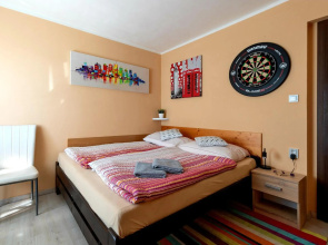 Cozy room with private bathroom, 9mins oldtown, 15mins airport, WiFi