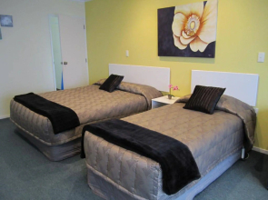 Camellia Court Motel