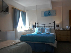 Connaught Guest House Pembroke