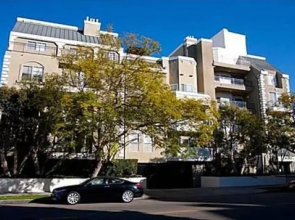 The Preston Miracle Mile Apartments