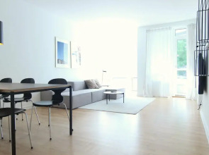 Great 2-bed w Balcony