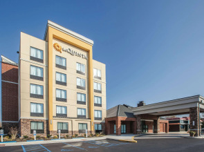 La Quinta Inn & Suites by Wyndham Philadelphia Airport