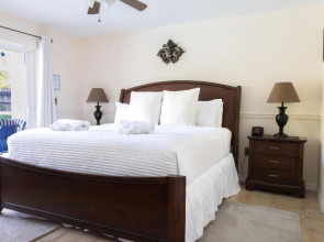 Luxurious Private Villa with Tranquil Pool, Kissimmee, US