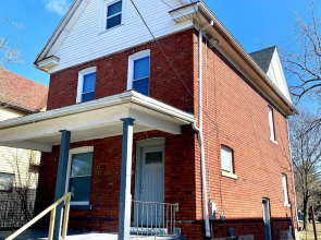 The Southside Villa - With Private Yard & Parking, Near Falls & Casino by Niagara Hospitality