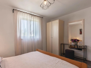 Beautiful Home in Valbandon With Wifi and 2 Bedrooms
