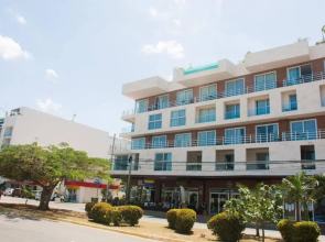 G208N Gallery Luxury Condo 5stars. Walking to the beach.