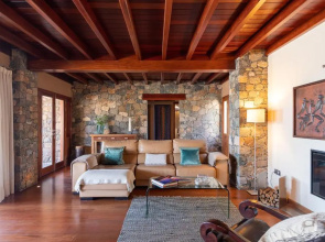 Oasis Villa with swimming pool in 4000m2 garden