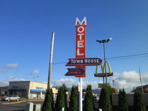 Town House Motel Inc