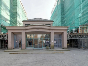 Art Deco Broadway Bedroom (with Shared Common Area)