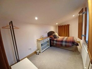 Cozy Cottage Close to Haworth Sleeps 2 With Garden