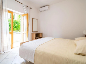Stunning Home in Zaton Mali With Wifi and 5 Bedrooms