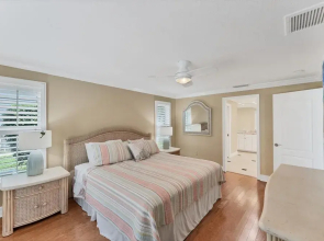 Punta Gorda Isles 4-Bedroom Private Pool+Spa Home on Canal 4 Home