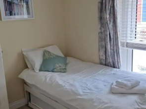 Sea View Cottage, 2 double bedrooms with stunning views