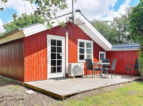 Pretty Cottage in Hemmet near Sea