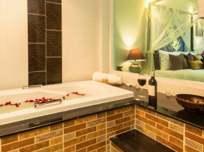 Tanawan Phuket Hotel