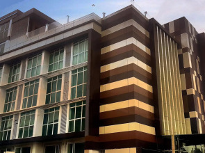 Clover Suites Royal Lake Yangon