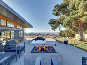 Luxe, Modern Studio w/ Sweeping City Views!