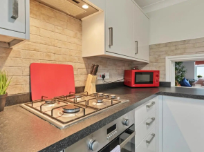 Seabright Townhouse | By My Getaways | Parking for one car