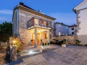 Beautiful, Tasteful Villa in the Village of Milohnici on the Island of Krk, Beach at 3 km