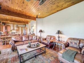 Hot Tub + Stunning Views: Luxury Beech Mtn Escape!