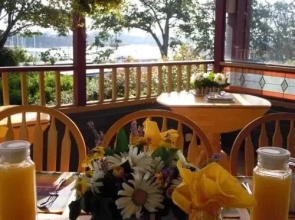 Across the Harbour Bed & Breakfast