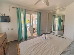 Los Corales Beach Front E101