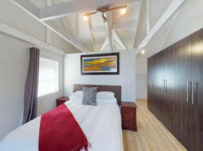 Hermanus Longboat Sea Cottage