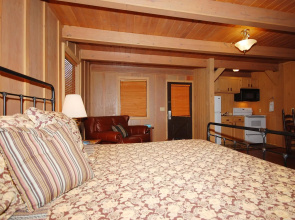 The Smokehouse Lodge and Cabins