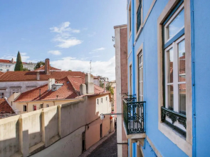 Alfama St George Castle District Fabulous 3 Bedrooms 2 Bathrooms AC Balcony 1st floor Apartment 19th Century Building